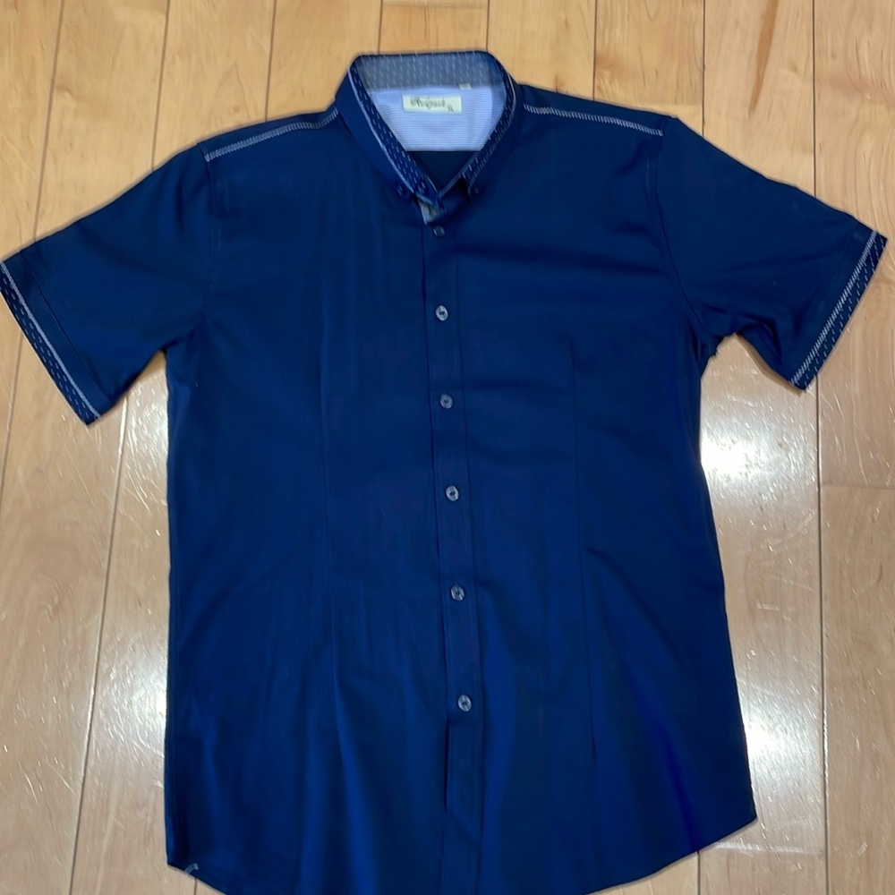 Boys XL short sleeve dress shirt. Slim fit/Flex Blue with dot inside collar.